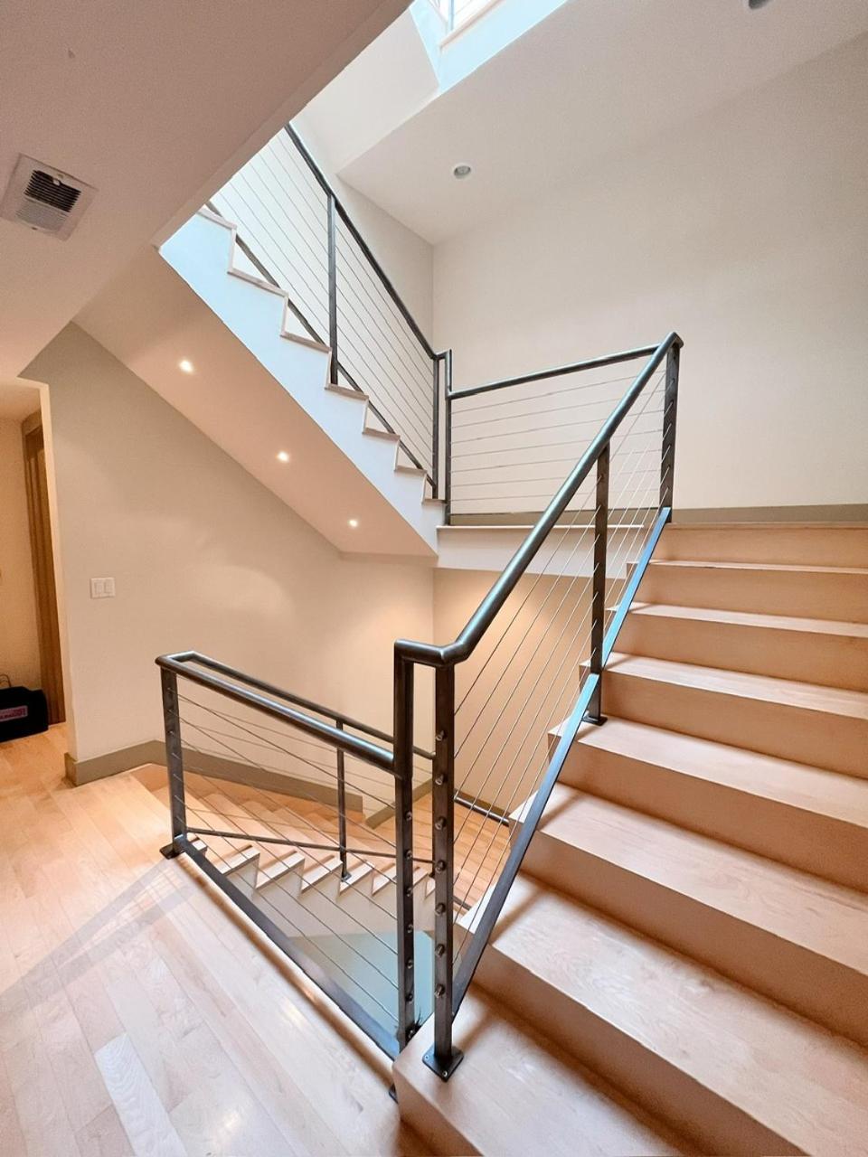 Luxe 4 Bed 5 Bath With Parking Walk To Capitol, Convention Center, Museums And Shops