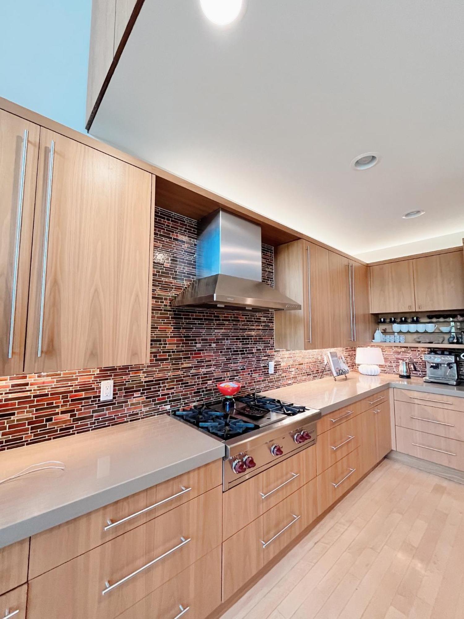 Luxe 4 Bed 5 Bath With Parking Walk To Capitol, Convention Center, Museums And Shops Holiday home *