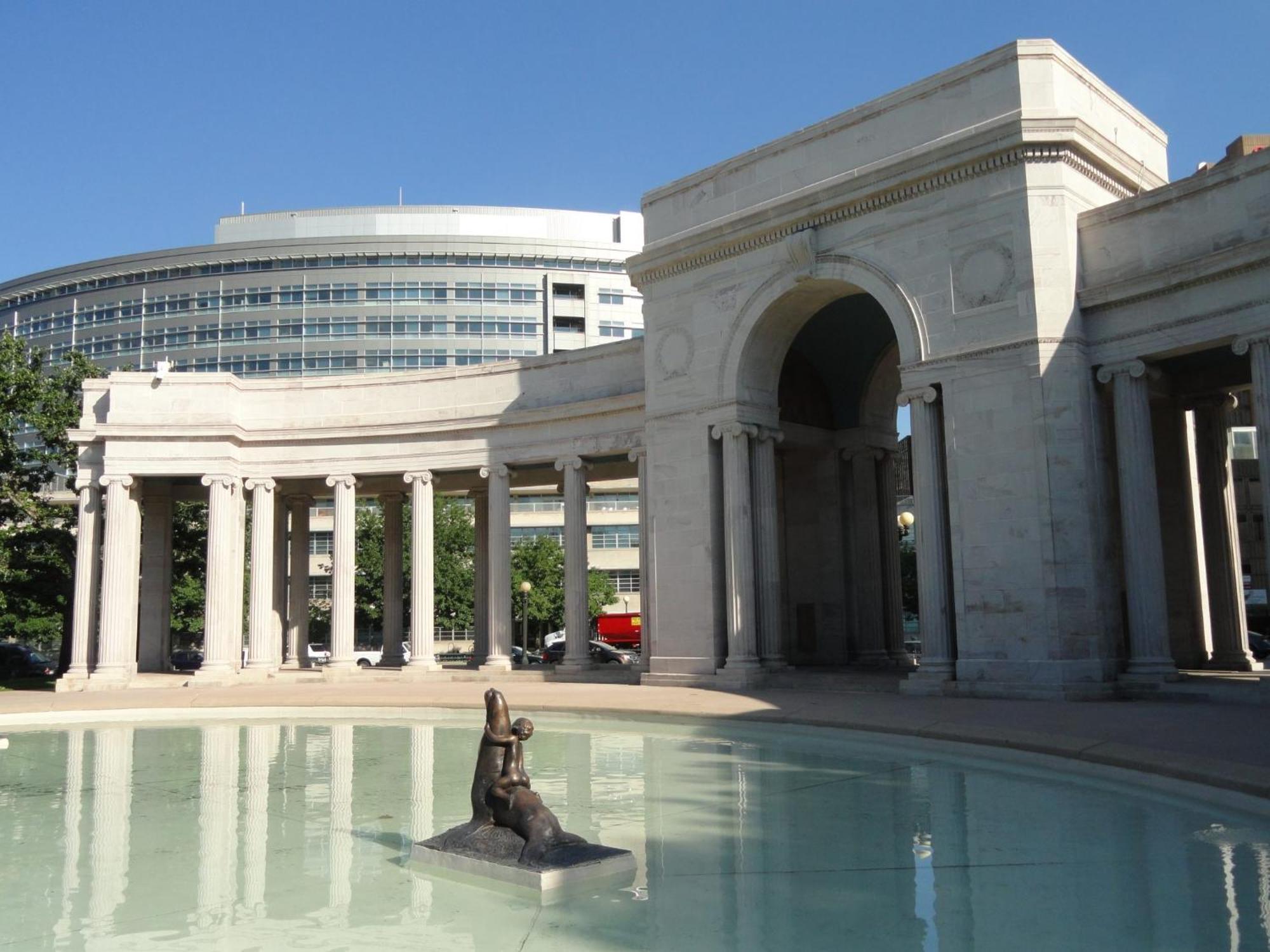 Luxe 4 Bed 5 Bath With Parking Walk To Capitol, Convention Center, Museums And Shops Holiday home *