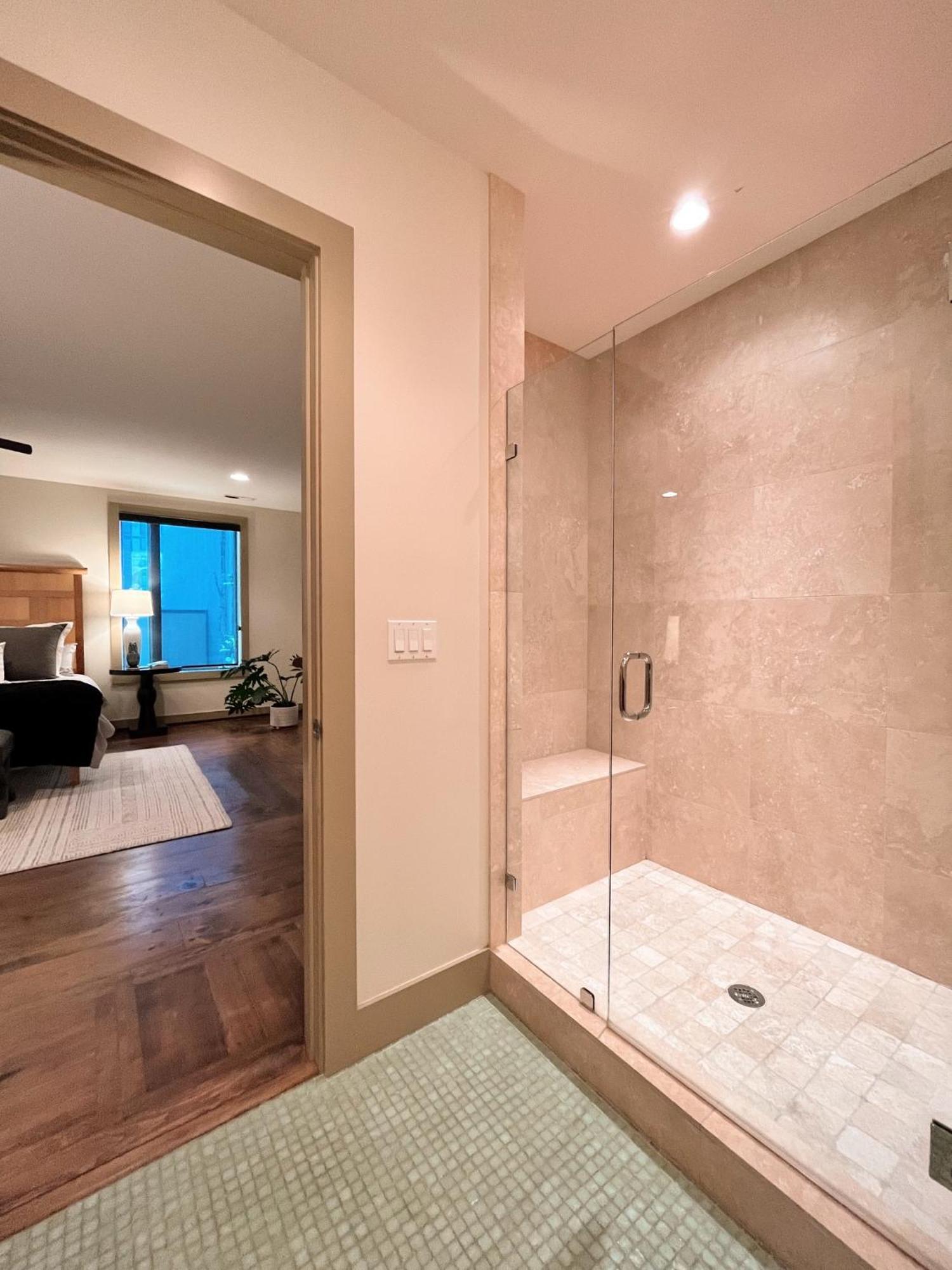 Holiday home Luxe 4 Bed 5 Bath With Parking Walk To Capitol, Convention Center, Museums And Shops Denver