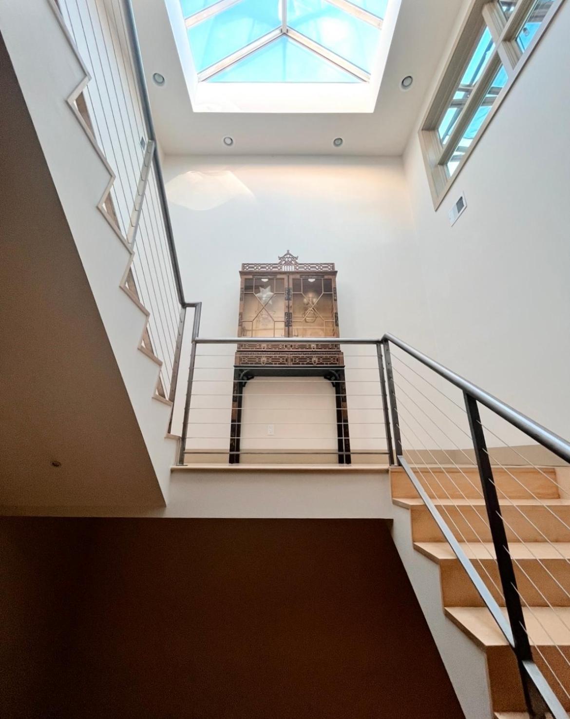 Luxe 4 Bed 5 Bath With Parking Walk To Capitol, Convention Center, Museums And Shops Holiday home *